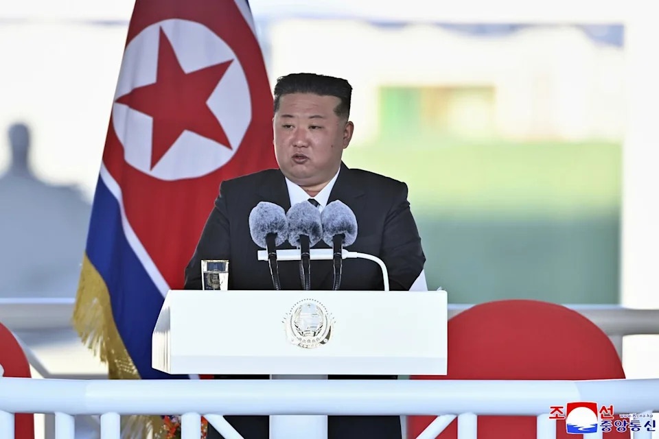Chiến hạm Triều Tiên gặp sự cố, ông Kim Jong-un nói không thể tha thứ - 1