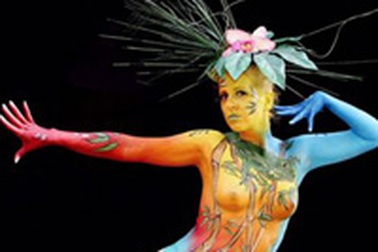 Chùm ảnh: Vẽ tranh trên mình trần