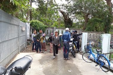 Dân tập trung phản đối dự án du lịch bít lối xuống biển