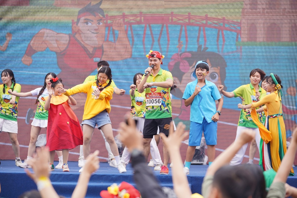 Kun Marathon Hà Nội 2022: 2.000 em nhỏ chinh phục đường chạy - 3 Kun Marathon Hà Nội 2022: 2.000 em nhỏ chinh phục đường chạy - 3