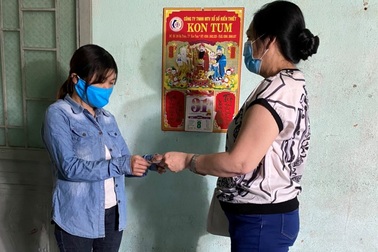 Đắk Nông: Người bán vé số chuyển làm nhiều nghề chờ hết dịch Covid-19