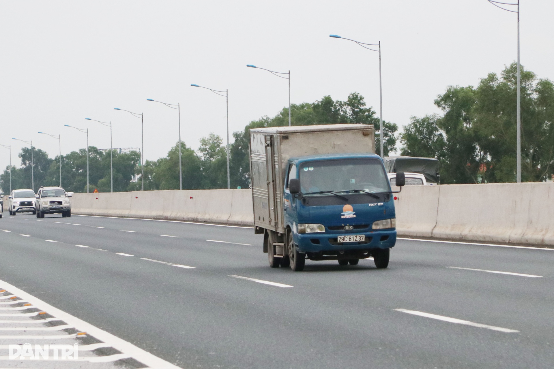Tài xế xe tải lo khó vượt khi bị cấm vào làn 1 cao tốc Hà Nội – Hải Phòng - 4 Tài xế xe tải lo khó vượt khi bị cấm vào làn 1 cao tốc Hà Nội – Hải Phòng - 4