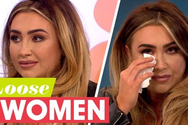 Lauren Goodger rơi lệ trên truyền hình