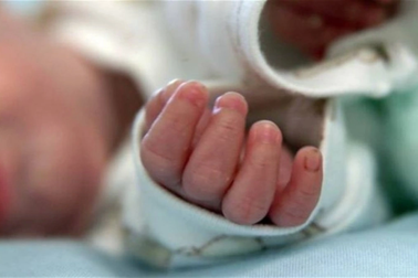 Bé trai tử vong sau tiêm vaccine viêm gan B: Suy hô hấp, tím tái sau tiêm