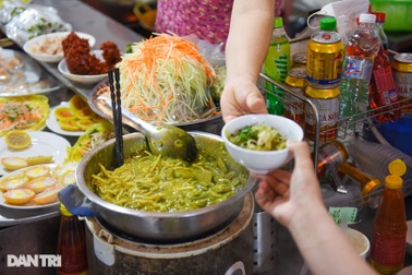Cầm 500.000 đồng đi foodtour Hải Phòng, "càn quét" loạt món ngon nức tiếng