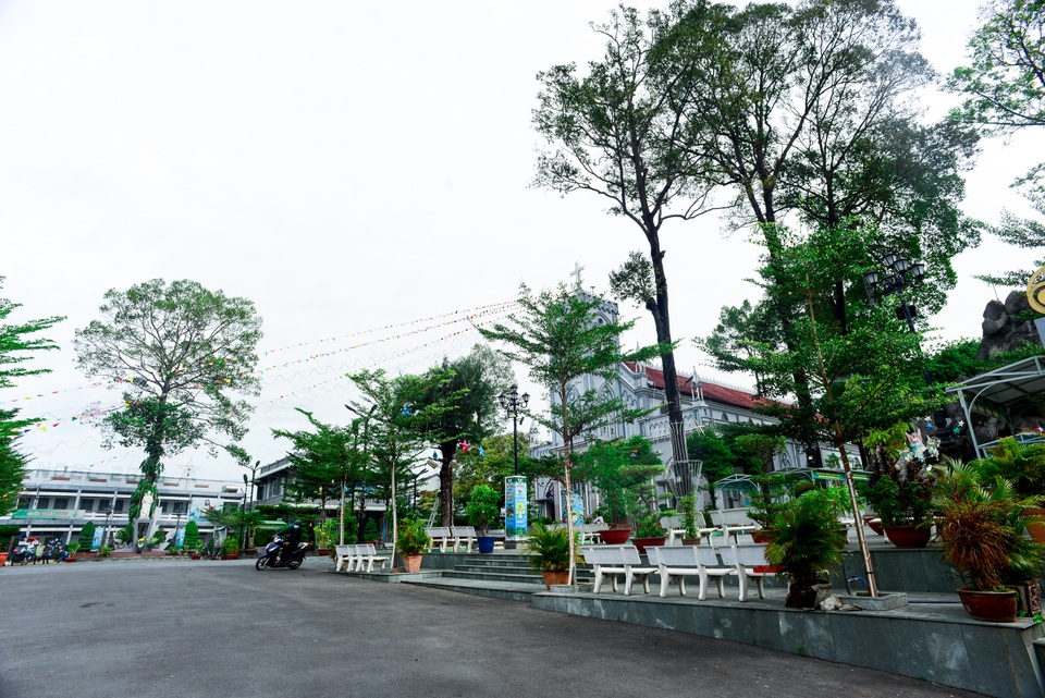 Nhà thờ Thủ Đức.jpg Nhà thờ Thủ Đức.jpg