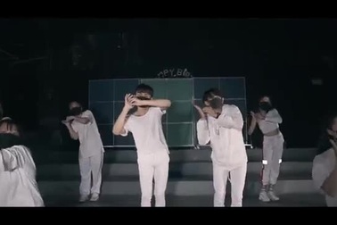 "Vũ điệu rửa tay" bản đầy đủ được Quang Đăng và vũ đoàn thực hiện chuyên nghiệp