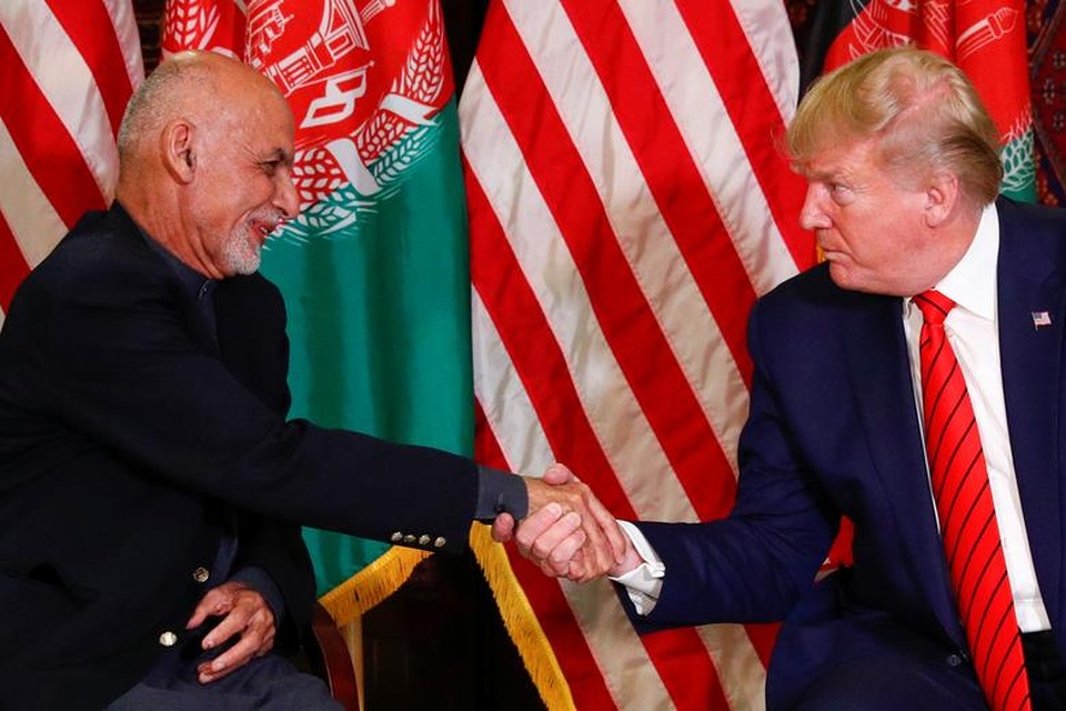 Ông Trump bí mật thăm vùng chiến sự, phục vụ đồ ăn cho quân nhân Mỹ - 12 Ông Trump bí mật thăm vùng chiến sự, phục vụ đồ ăn cho quân nhân Mỹ - 12