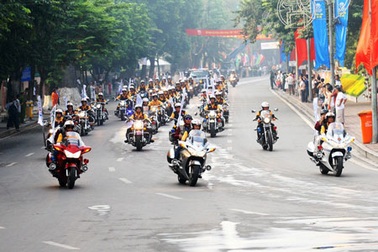 CLB Mô tô thể thao Hà Nội vào tâm lũ cứu trợ đồng bào miền Trung