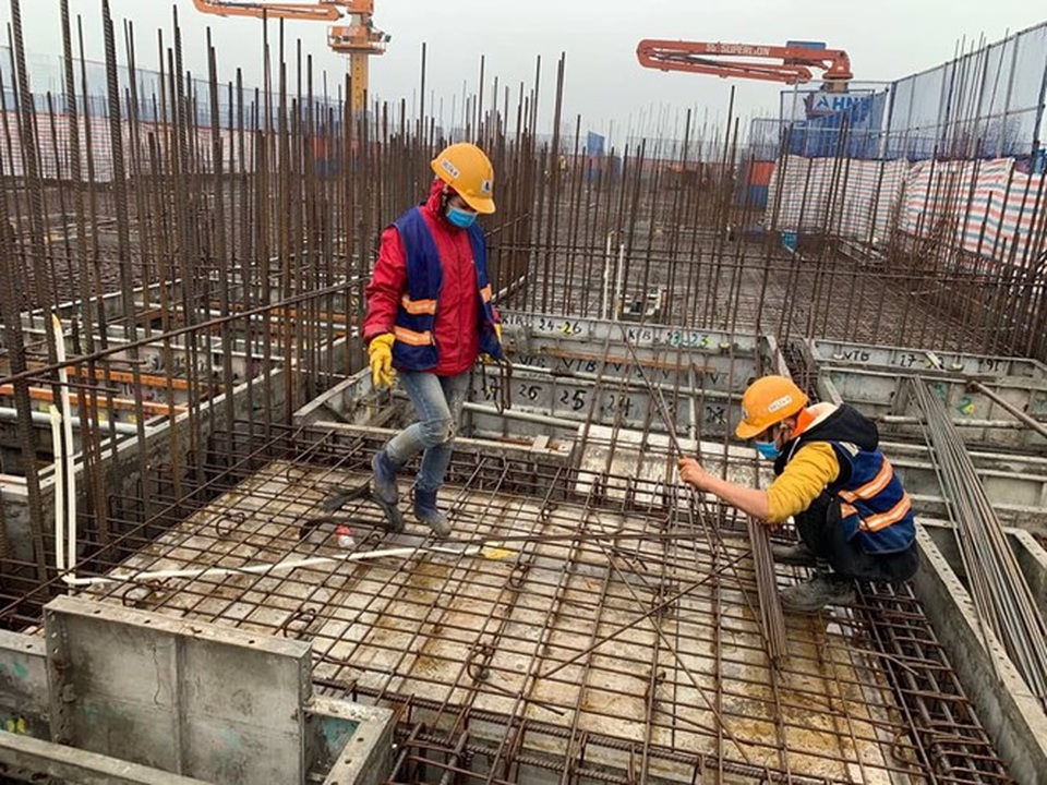 Công trường xây dựng Hà Nội đo thân nhiệt, phát khẩu trang cho công nhân - 1 Công trường xây dựng Hà Nội đo thân nhiệt, phát khẩu trang cho công nhân - 1