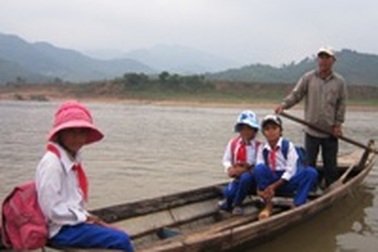 Những chuyến đò nghĩa tình sang sông Đakrông