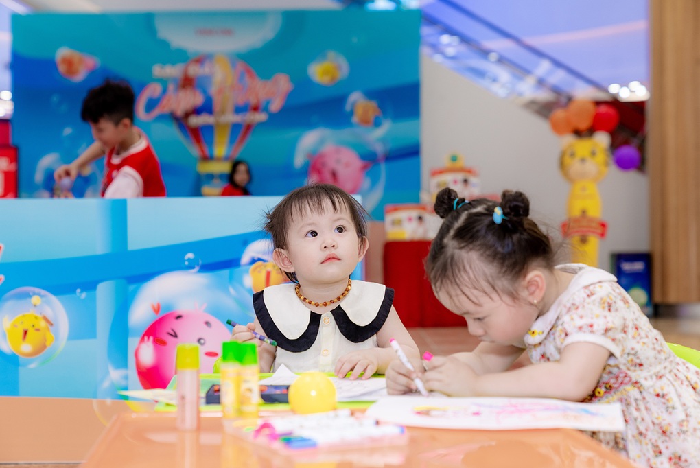 Không khí vui tươi gắn kết gia đình tại các trung tâm thương mại - 1