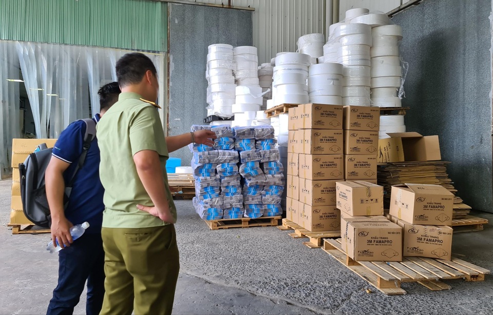 TPHCM: Đột nhập kho khẩu trang 3M giả thương hiệu Mỹ cực khủng - 1 TPHCM: Đột nhập kho khẩu trang 3M giả thương hiệu Mỹ cực khủng - 1