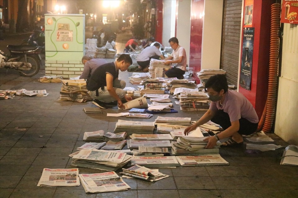 Việc hiếm: Phân loại báo mỗi sáng - 8