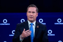 Ông Trump cân nhắc nối lại viện trợ quân sự cho Ukraine