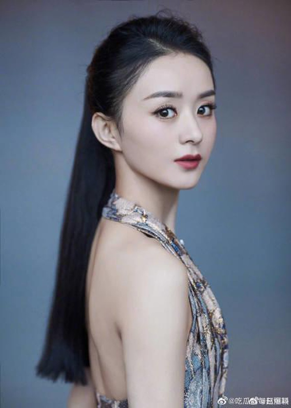 Hình ảnh cơ bắp trong phòng tập của ngọc nữ Triệu Lệ Dĩnh gây sốt - 5 Hình ảnh cơ bắp trong phòng tập của ngọc nữ Triệu Lệ Dĩnh gây sốt - 5