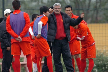 Không dễ cho ông Calisto đến T&T Hà Nội