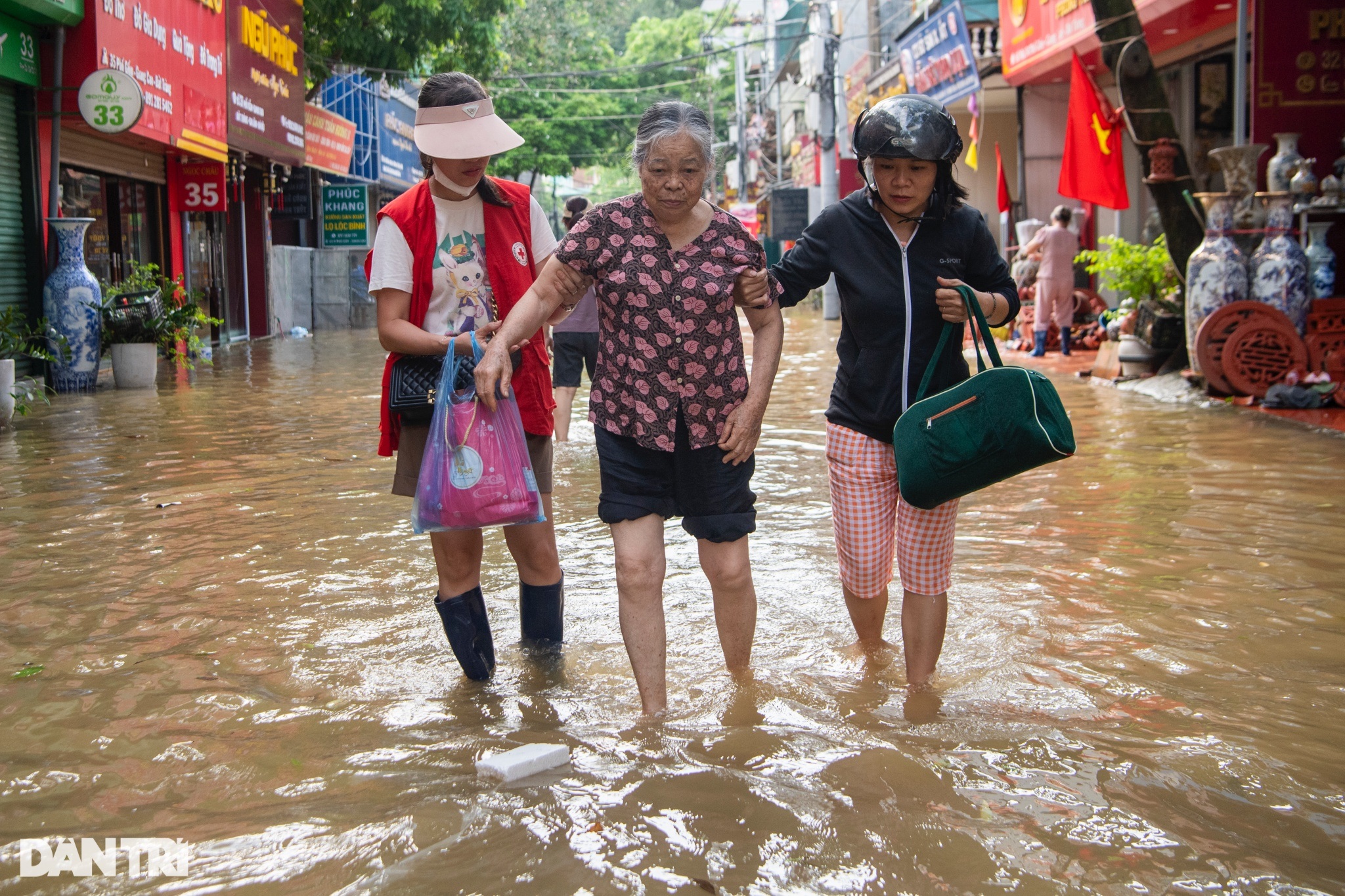 Miền Bắc ngày nắng, đêm có mưa dông - 1