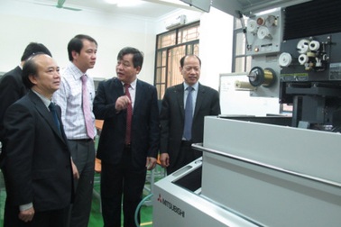 Hỗ trợ thiết bị dạy nghề và ôn luyện Kỳ thi tay nghề thế giới năm 2015