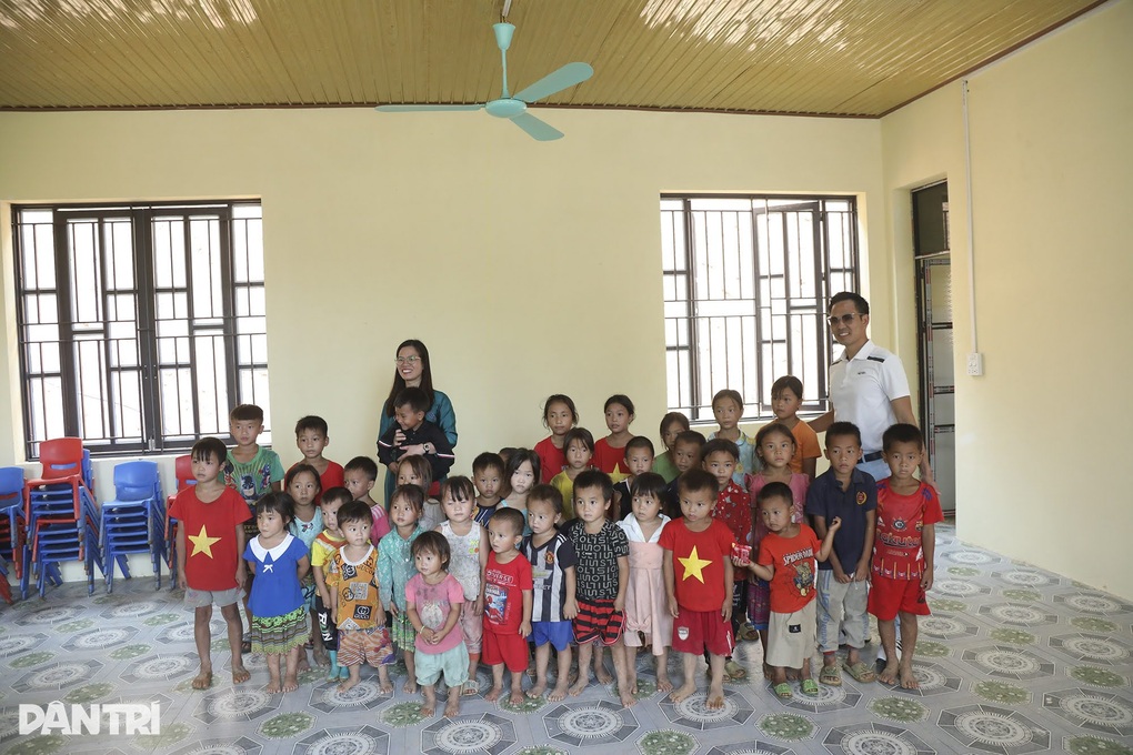 Khánh thành điểm trường Dân trí, chắp cánh ước mơ học sinh bản Nà Phung - 12 Khánh thành điểm trường Dân trí, chắp cánh ước mơ học sinh bản Nà Phung - 12
