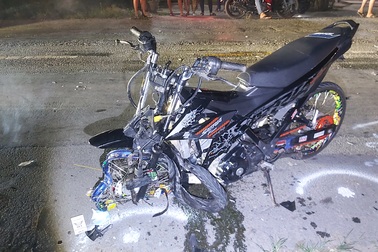 Hai xe máy tông nhau vỡ nát, 2 người tử vong tại chỗ