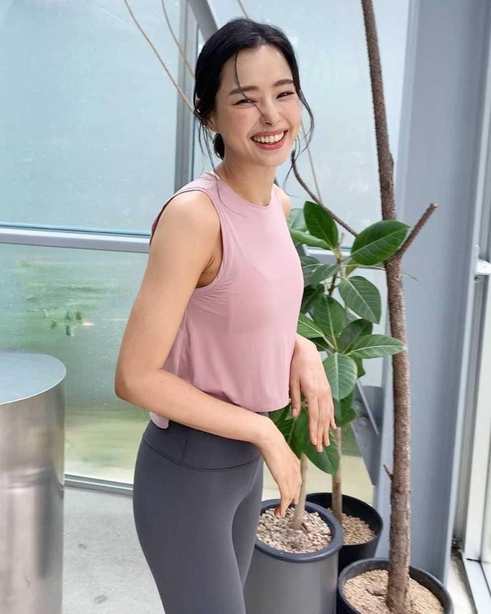 Cuộc sống độc thân vui vẻ của hoa hậu nóng bỏng xứ Hàn - 12 Cuộc sống độc thân vui vẻ của hoa hậu nóng bỏng xứ Hàn - 12
