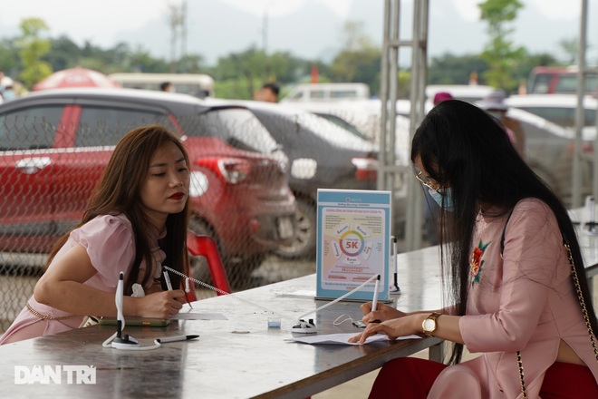 Chùa Tam Chúc bất ngờ vắng khách sau sự cố biển người cách đây 1 tuần - 8 Chùa Tam Chúc bất ngờ vắng khách sau sự cố biển người cách đây 1 tuần - 8