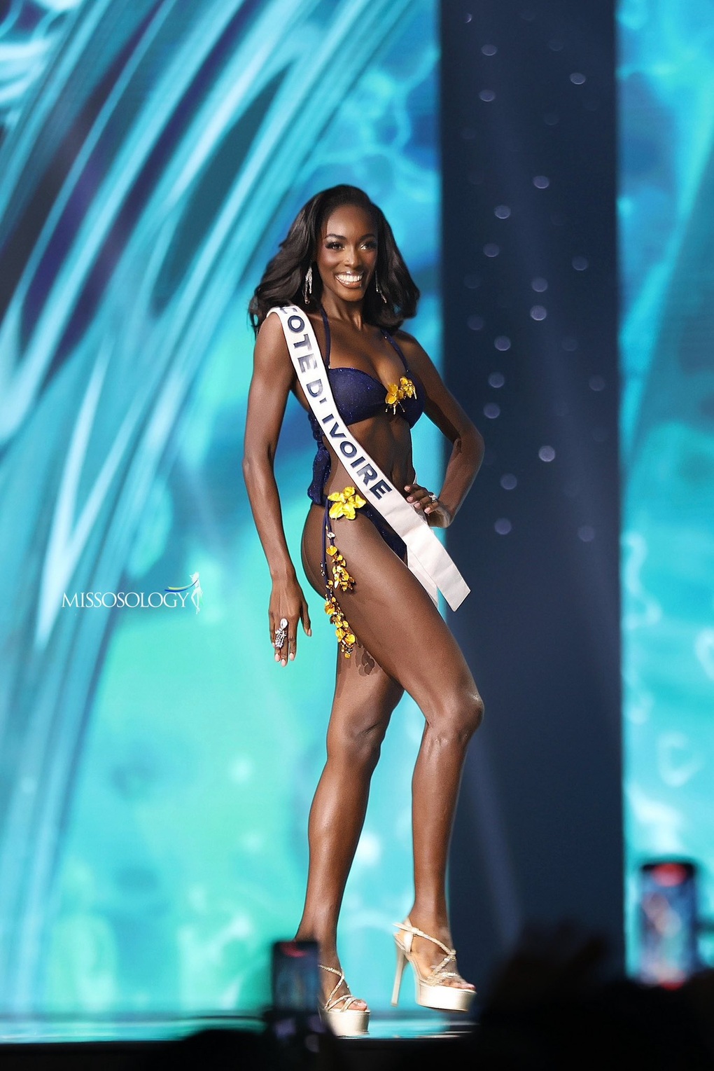 Á hậu của Hoa hậu Hoàn vũ 2025 tuyên bố từ bỏ danh hiệu giữa bão tố dư luận - 2 Á hậu của Hoa hậu Hoàn vũ 2025 tuyên bố từ bỏ danh hiệu giữa bão tố dư luận - 2