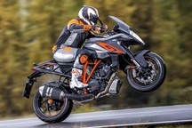 KTM thay đổi nhà phân phối, Vespa có thêm phiên bản mới cho Vespa Sprint