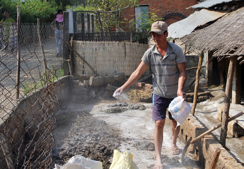 Phú Yên: Gia súc ngã bệnh chết hàng loạt, cán bộ thú y nói chỉ vài con - 3 Phú Yên: Gia súc ngã bệnh chết hàng loạt, cán bộ thú y nói chỉ vài con - 3
