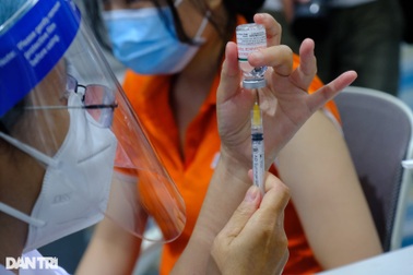 TPHCM chỉ đạo khẩn, tiêm vaccine Covid-19 mũi 4 cho 3 đối tượng