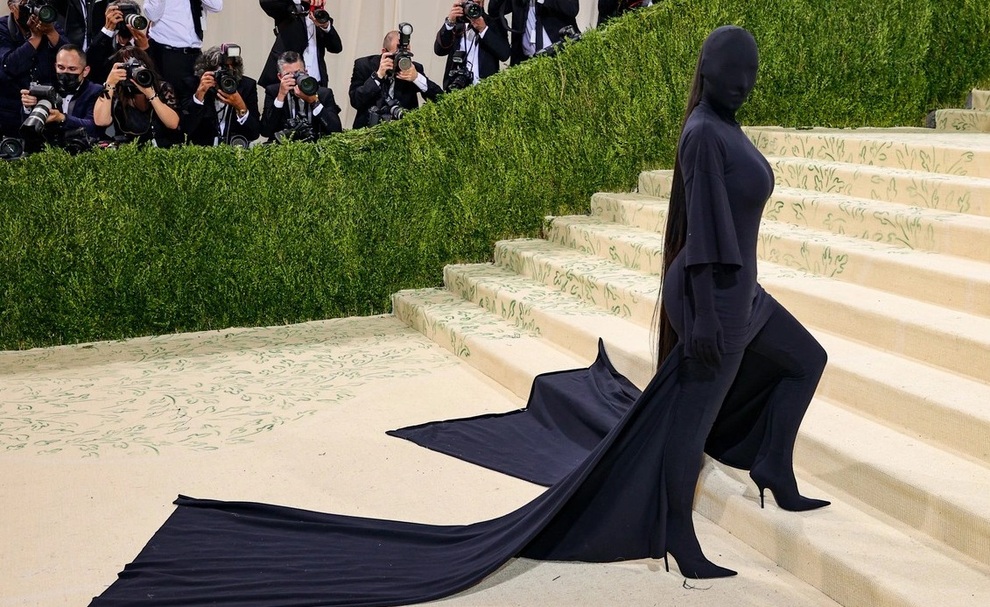 Choáng ngợp với loạt trang phục ấn tượng của mỹ nhân dự MET gala 2021 - 17 Choáng ngợp với loạt trang phục ấn tượng của mỹ nhân dự MET gala 2021 - 17
