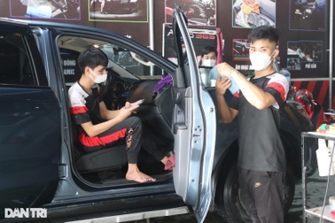 Nghề làm đẹp xe hơi "lên ngôi" dịp giáp Tết