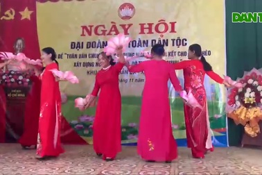 Phụ nữ bản Mường vùng cao Ninh Bình vui văn nghệ