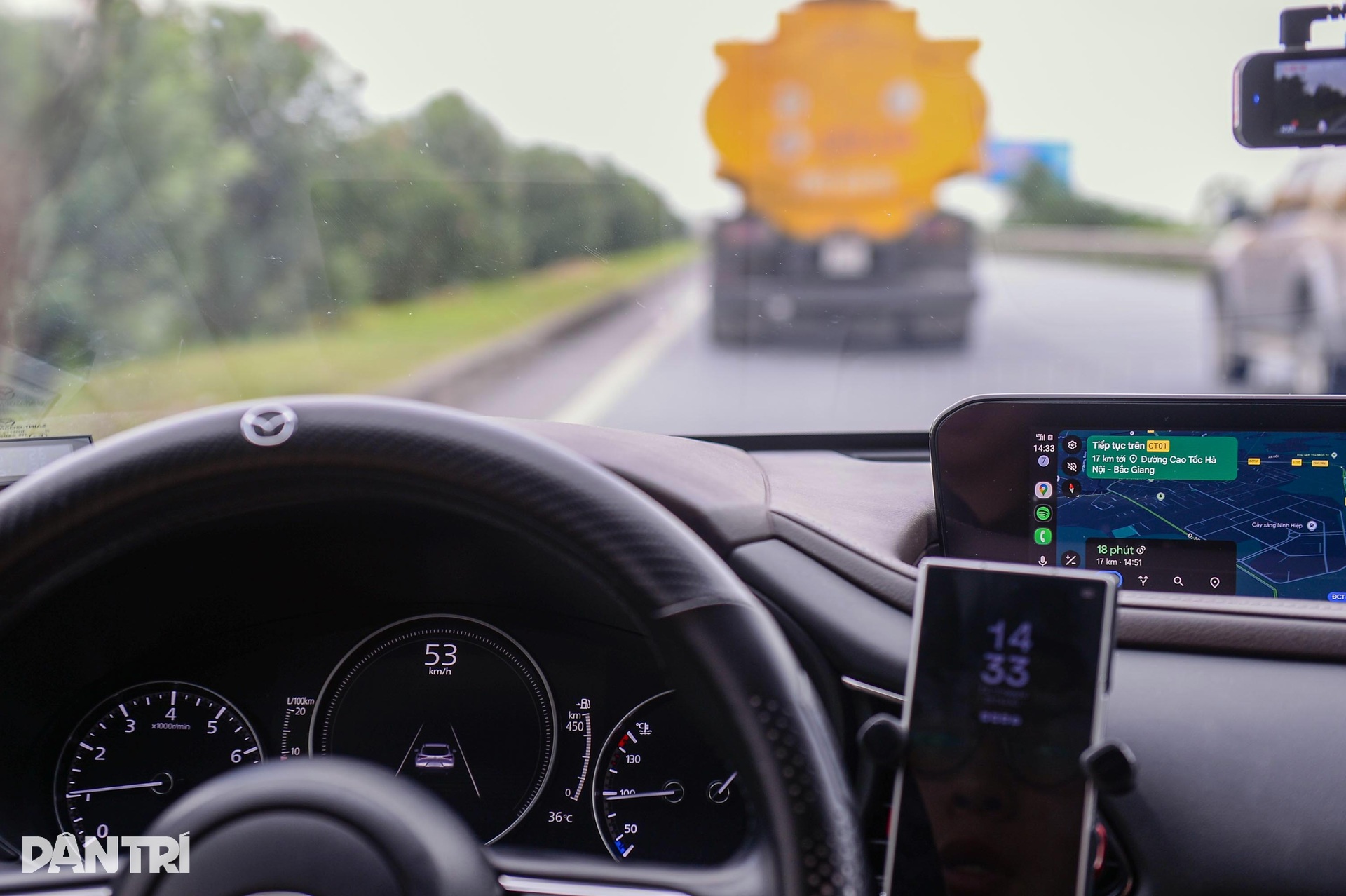 Bám làn 90km/h, xe tải rùa bò chạy 50-60km/h - 4 Bám làn 90km/h, xe tải rùa bò chạy 50-60km/h - 4