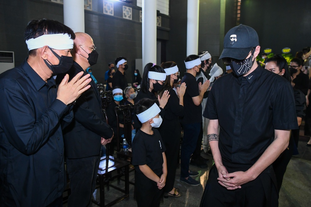 Gia đình, bạn bè đau lòng đưa tiễn Hoa hậu Nguyễn Thu Thủy - 5 Gia đình, bạn bè đau lòng đưa tiễn Hoa hậu Nguyễn Thu Thủy - 5