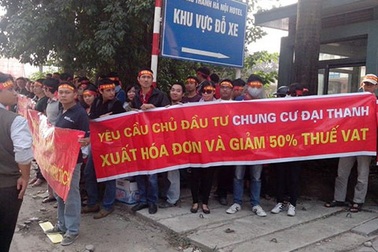 Dân chung cư Đại Thanh đi kiện bị côn đồ đánh, xua... chó cắn