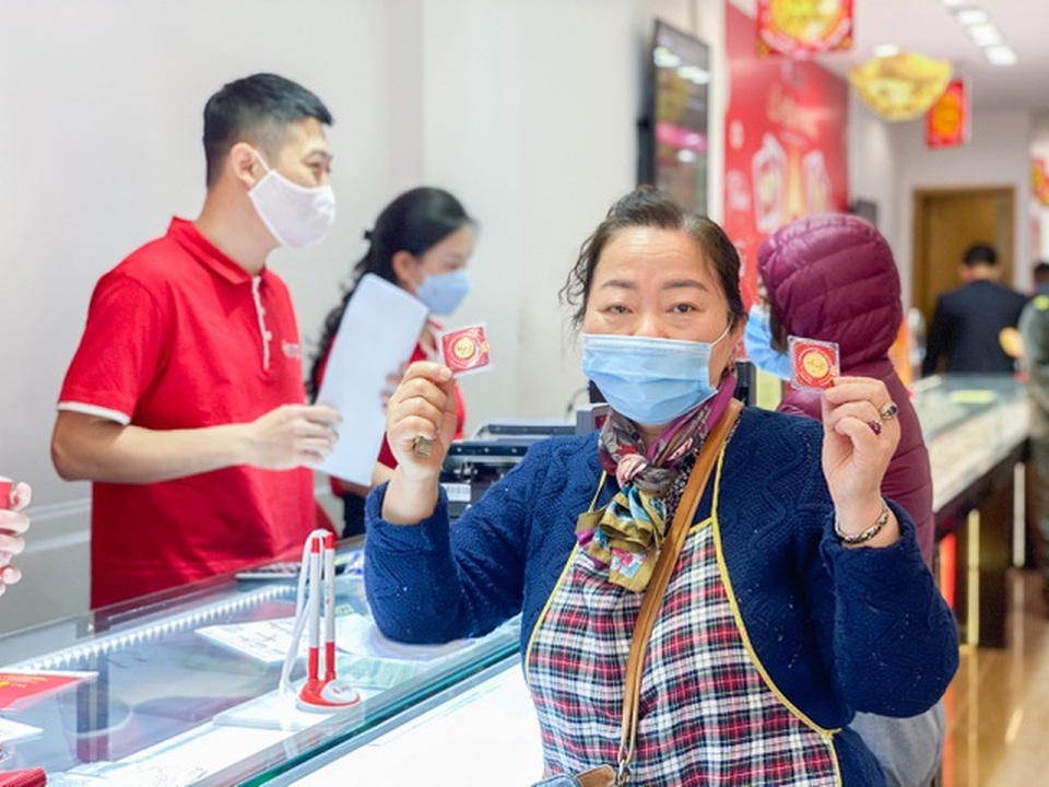 Nhà đầu tư hứng khởi, giá vàng tăng vọt - 1 Nhà đầu tư hứng khởi, giá vàng tăng vọt - 1