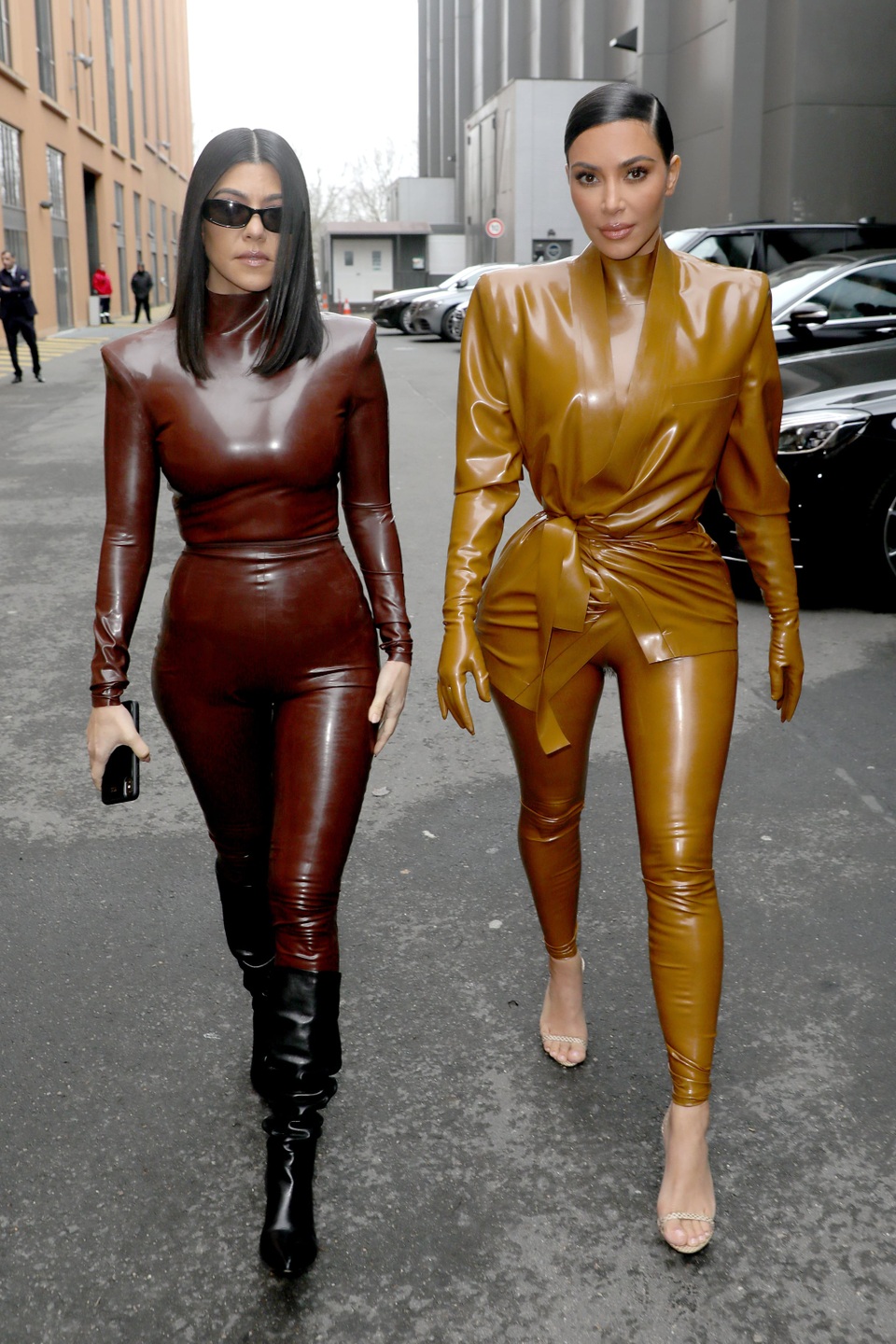 Khloe Kardashian gây choáng với trang phục ôm sát nghẹt thở - 8 Khloe Kardashian gây choáng với trang phục ôm sát nghẹt thở - 8