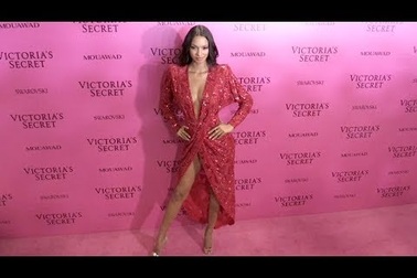 Lais Ribeiro, Josephine Skriver đọ dáng