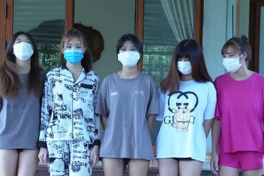 5 thiếu nữ "bay lắc" cùng nhóm bạn trai trong nhà nghỉ