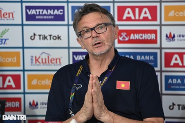 HLV Troussier: "Tôi hài lòng về trận thắng Lào và không bị thủng lưới"