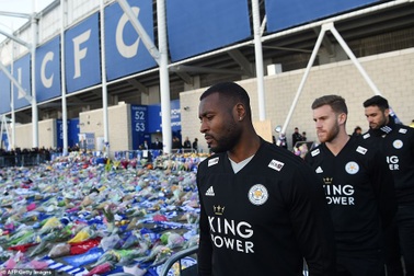 Các cầu thủ Leicester City đau xót tiễn đưa ông chủ người Thái