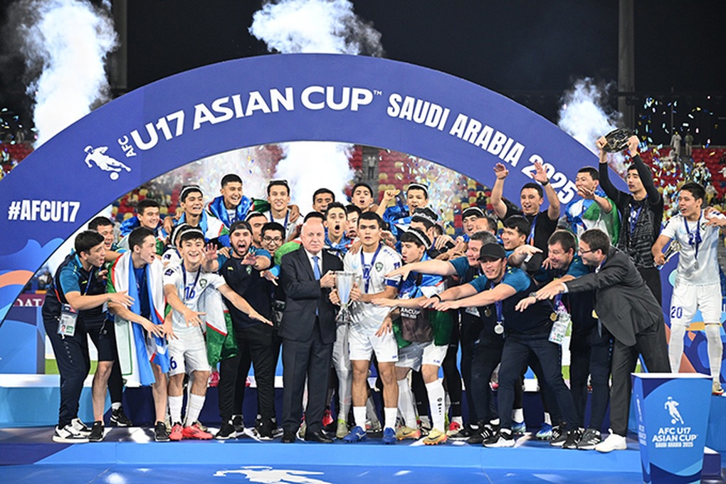 Đá với 9 người, U17 Uzbekistan vẫn vô địch U17 châu Á hết sức khó tin - 3 Đá với 9 người, U17 Uzbekistan vẫn vô địch U17 châu Á hết sức khó tin - 3