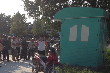 Nam thanh niên nằm chết trong nhà vệ sinh công cộng