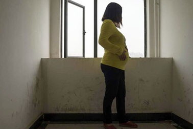 “Náo nhiệt” thị trường mang thai hộ khắp thế giới