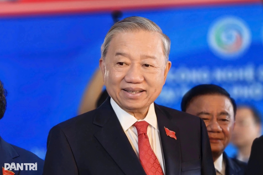 الأمين العام تو لام يحضر مؤتمر الحزب في مدينة هوشي منه - 1 Tổng Bí thư Tô Lâm dự Đại hội đại biểu Đảng bộ TPHCM - 1
