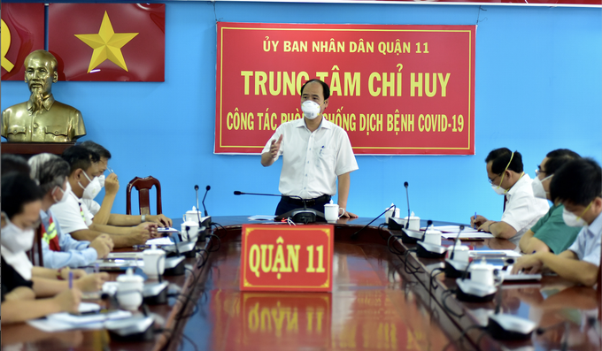 Thứ trưởng Nguyễn Văn Hồi: ‘Quận 11 (TP.HCM) cần trang bị đồ bảo hộ y tế cho lực lượng tuyến đầu’ - Ảnh 1.