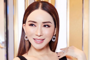 Tỷ phú chuyển giới Thái Lan nghẹn ngào kể ký ức bị lạm dụng, tuổi thơ nghèo