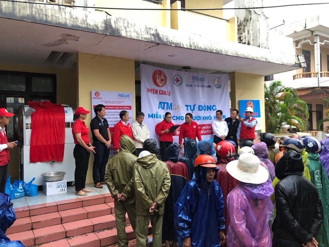 “Cha đẻ” máy ATM gạo, khẩu trang – Người truyền cảm hứng cho cộng đồng - Ảnh 2. “Cha đẻ” máy ATM gạo, khẩu trang – Người truyền cảm hứng cho cộng đồng - Ảnh 2.